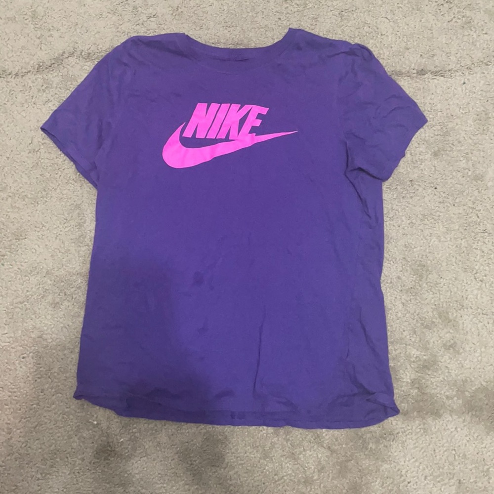 Purple women’s Large Nike shirt with pink swoosh